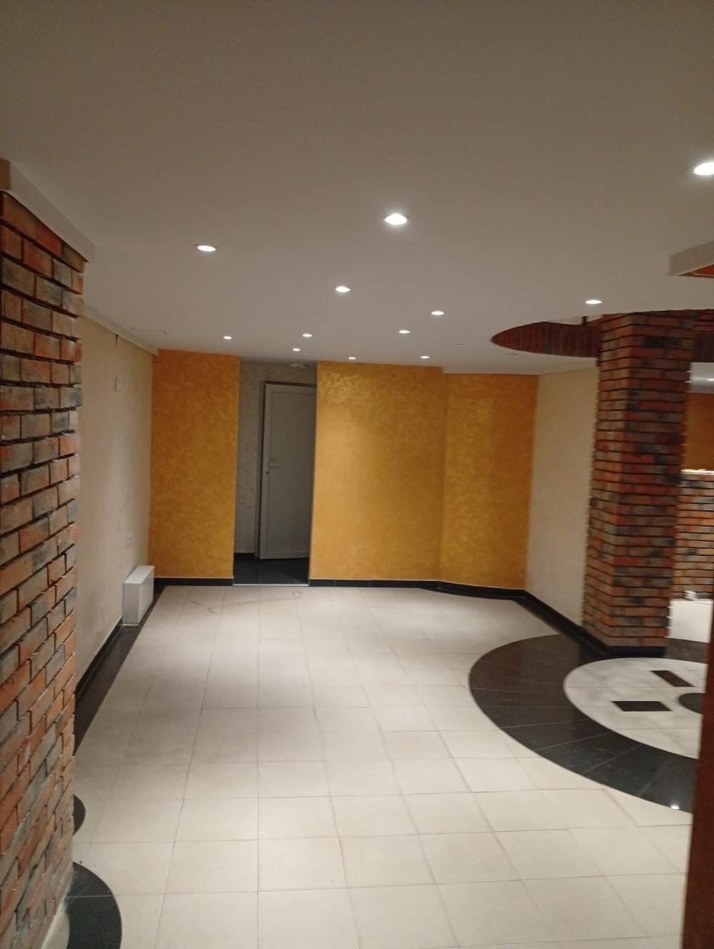 Slika 8 - Prometna ulica u blizini centra i Čaira,  Lokal na prodaju, 70m2, 150.000€